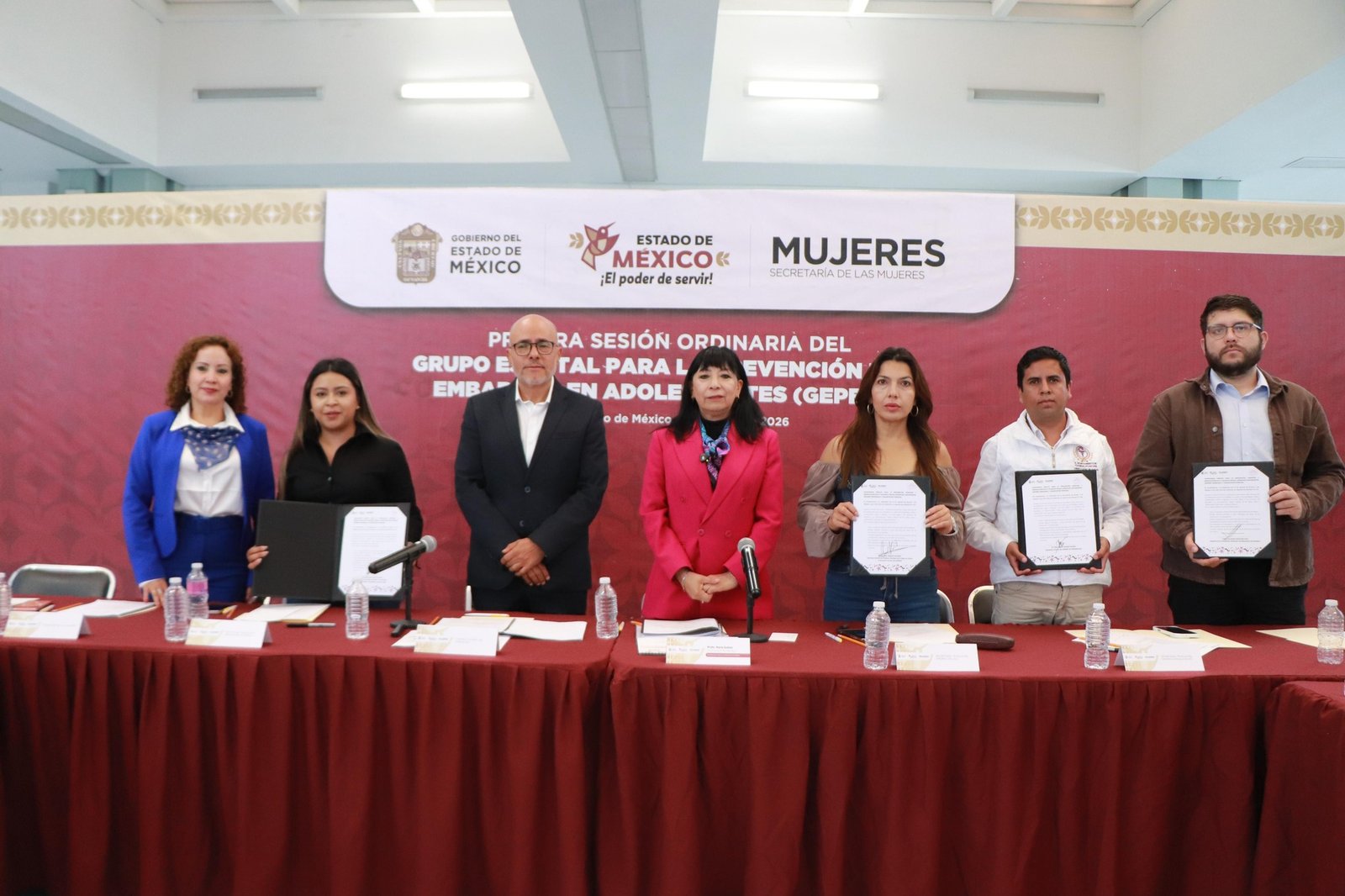 María Esther Rodríguez, Secretaria de la Mujer, encabeza acciones contra el embarazo adolescente y la violencia en el Estado de México.